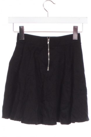 Пола H&M Divided, Размер XS, Цвят Черен, Цена 2,04 €