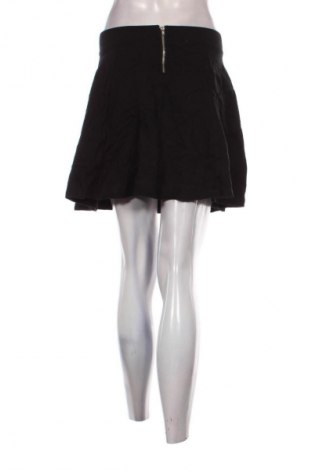 Пола H&M Divided, Размер S, Цвят Черен, Цена 2,04 €