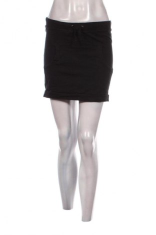 Пола Hema, Размер M, Цвят Черен, Цена 2,04 €