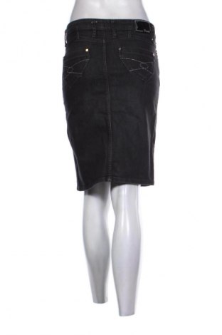 Пола Lacarino, Размер M, Цвят Черен, Цена 2,04 €