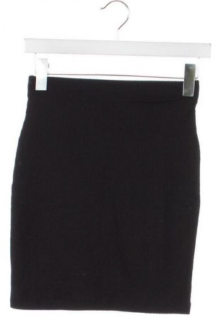 Пола NA-KD, Размер XS, Цвят Черен, Цена 2,55 €