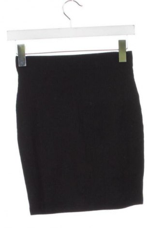 Пола NA-KD, Размер XS, Цвят Черен, Цена 2,55 €