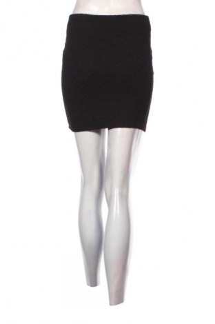 Пола ONLY, Размер S, Цвят Черен, Цена 2,04 €