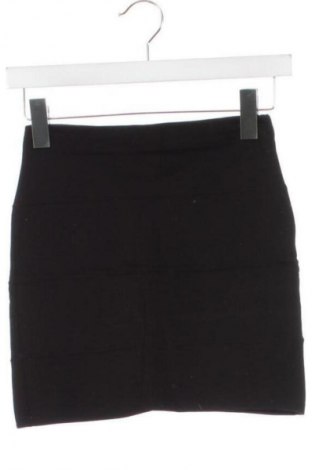 Пола Pull&Bear, Размер XS, Цвят Черен, Цена 2,04 €