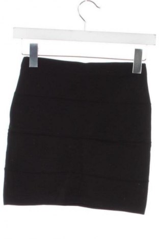 Пола Pull&Bear, Размер XS, Цвят Черен, Цена 2,04 €
