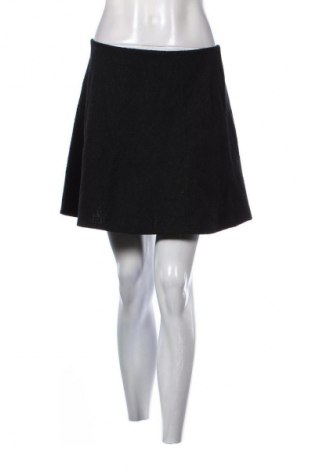 Пола Stradivarius, Размер L, Цвят Черен, Цена 4,60 €