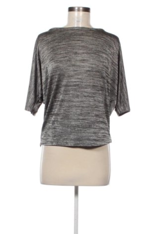 Bluză de femei Forever 21, Mărime S, Culoare Gri, Preț 26,25 Lei, #137306739