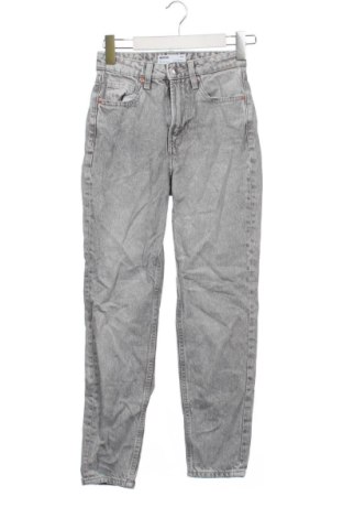 Дамски дънки Bershka, Размер XS, Цвят Сив, Цена 9,20 €, #137185667