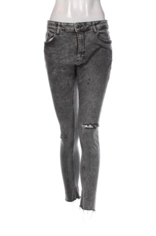 Blugi de femei Bershka, Mărime L, Culoare Gri, Preț 83,99 Lei, #137273386