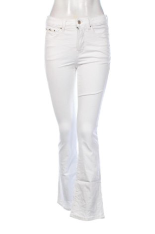 Blugi de femei C&A, Mărime M, Culoare Alb, Preț 68,24 Lei, #137308590