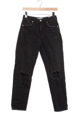 Blugi de femei Bershka, Mărime XS, Culoare Negru, Preț 64,00 Lei, #137311044