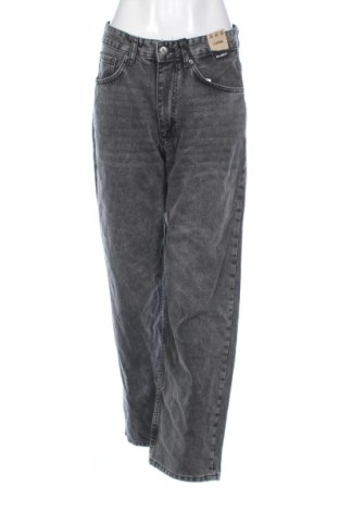 Blugi de femei Pull&Bear, Mărime M, Culoare Gri, Preț 101,00 Lei, #137317038
