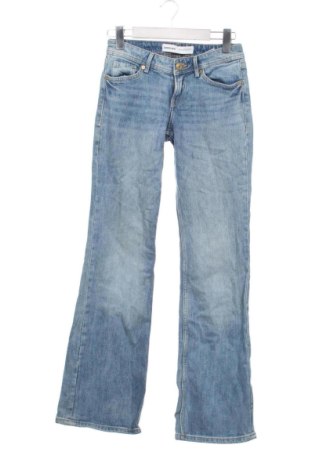 Blugi de femei Bershka, Mărime S, Culoare Albastru, Preț 113,99 Lei, #137050101