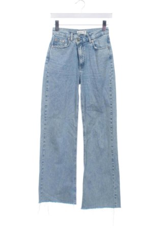 Blugi de femei Stradivarius, Mărime XS, Culoare Albastru, Preț 99,73 Lei, #137247816