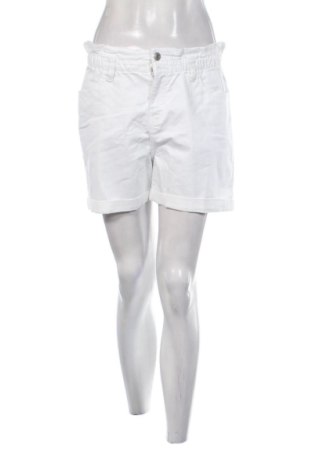 Pantaloni scurți de femei Beloved, Mărime L, Culoare Alb, Preț 41,99 Lei, #137266910