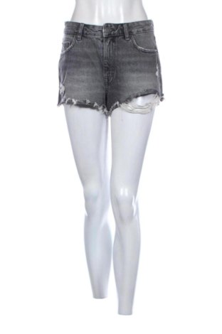 Pantaloni scurți de femei Pull&Bear, Mărime S, Culoare Gri, Preț 57,74 Lei, #137279491