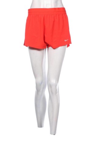 Γυναικείο κοντό παντελόνι Nike, Μέγεθος XL, Χρώμα Κόκκινο, Τιμή 15,50 €, #137309623