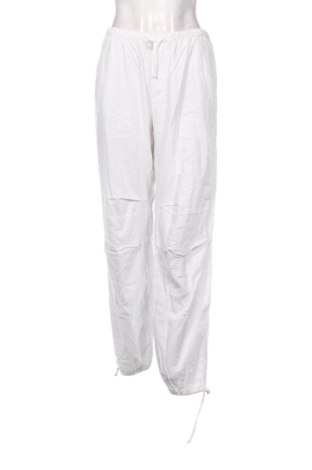 Pantaloni de femei Pull&Bear, Mărime M, Culoare Alb, Preț 55,00 Lei, #137304988