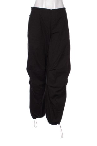 Damskie spodnie Pull&Bear, Rozmiar XL, Kolor Czarny, Cena 42,34 zł, #137315144