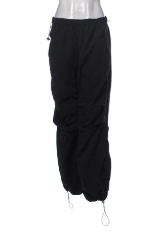 Pantaloni de femei Bershka, Mărime L, Culoare Negru, Preț 100,99 Lei, #137183176