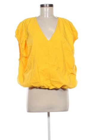 Top de femei Zara, Mărime M, Culoare Galben, Preț 69,00 Lei, #137321282