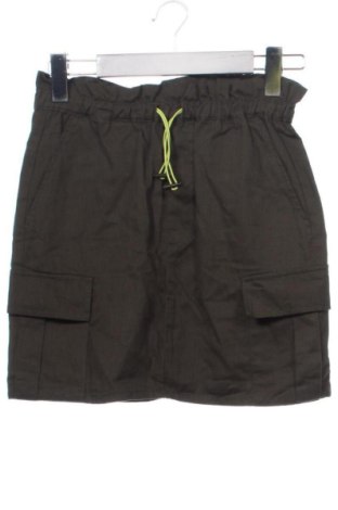 Пола Pull&Bear, Размер S, Цвят Зелен, Цена 6,48 €, #137269854