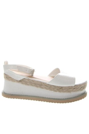Σανδάλια Pretty Little Thing, Μέγεθος 40, Χρώμα Λευκό, Τιμή 17,00 €, #137236195