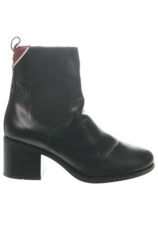Дамски боти Tommy Hilfiger, Размер 42, Цвят Черен, Цена 42,94 €