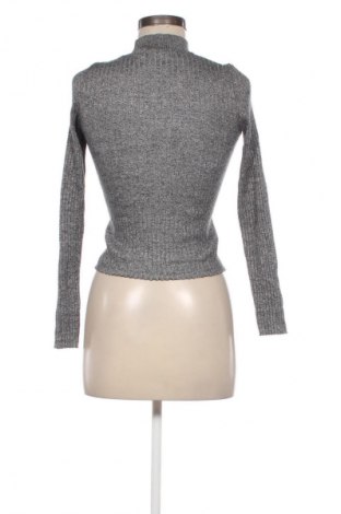 Dámský svetr Bershka, Velikost M, Barva Šedá, Cena  229,00 Kč