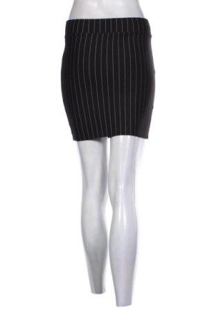 Пола Bershka, Размер S, Цвят Многоцветен, Цена 4,60 €