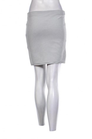 Пола Forever 21, Размер M, Цвят Многоцветен, Цена 2,04 €