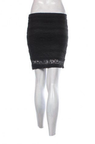 Пола Jennyfer, Размер S, Цвят Черен, Цена 2,55 €