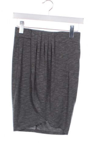 Пола Reserved, Размер XS, Цвят Сив, Цена 3,06 €