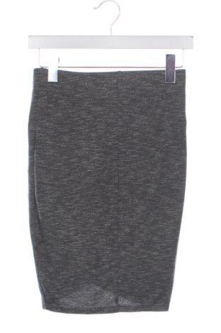 Пола Reserved, Размер XS, Цвят Сив, Цена 3,06 €