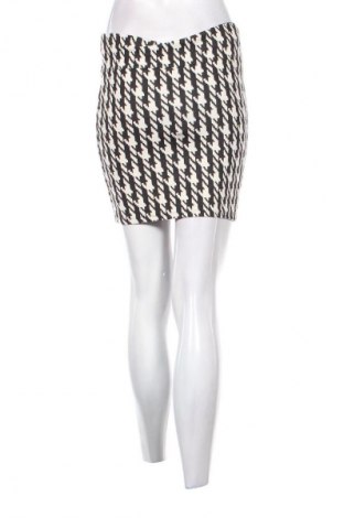 Пола Stradivarius, Размер S, Цвят Многоцветен, Цена 2,04 €