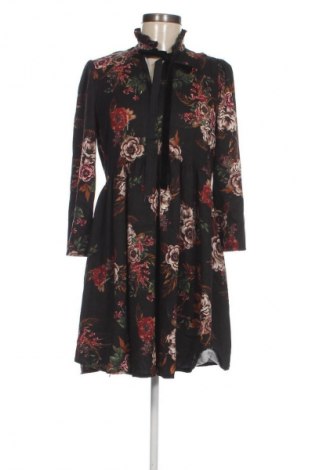 Рокля CVG, Размер M, Цвят Многоцветен, Цена 13,80 €