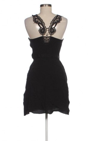 Sukienka Naf Naf, Rozmiar M, Kolor Czarny, Cena 41,99 zł