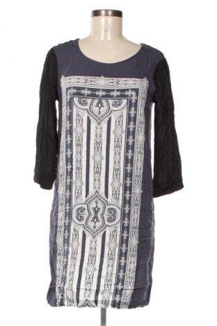 Kleid Silvian Heach, Größe S, Farbe Mehrfarbig, Preis 2,99 €