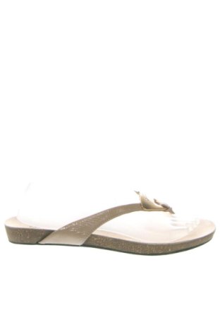 Чехли Guess, Размер 40, Цвят Бежов, Цена 61,34 €, #137372435