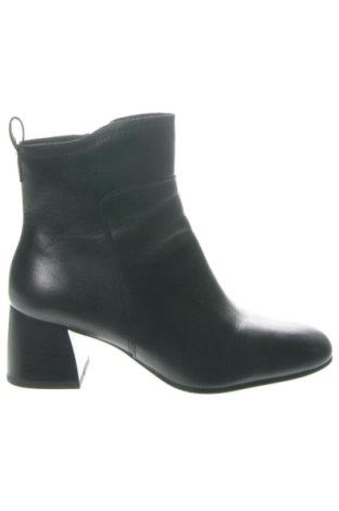 Damskie botki Tamaris, Rozmiar 39, Kolor Czarny, Cena 146,90 zł, #137399339