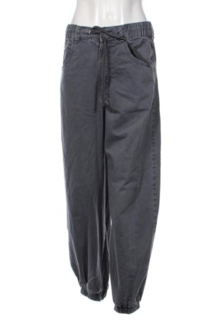Blugi de femei Bershka, Mărime S, Culoare Gri, Preț 52,49 Lei, #137345895