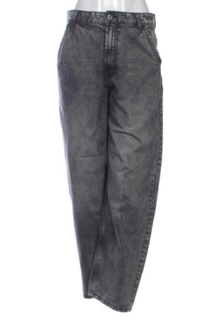 Női farmernadrág Bershka, Méret M, Szín Szürke, Ár 3 191 Ft, #137361316