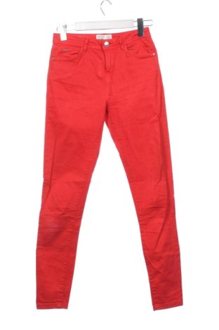 Dámske džínsy  Bershka, Veľkosť S, Farba Červená, Cena  17,72 €, #137369281