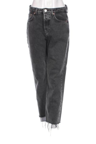 Blugi de femei Pull&Bear, Mărime M, Culoare Gri, Preț 71,91 Lei, #137380327