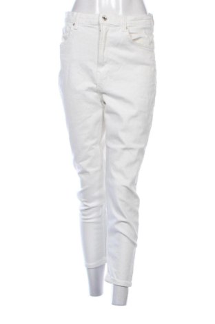 Női farmernadrág Bershka, Méret M, Szín Fehér, Ár 4 774 Ft, #137380364
