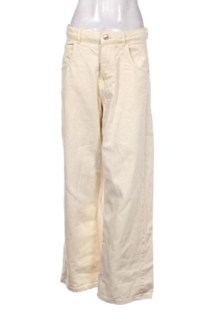 Damskie jeansy Bershka, Rozmiar M, Kolor ecru, Cena 76,20 zł, #137396244