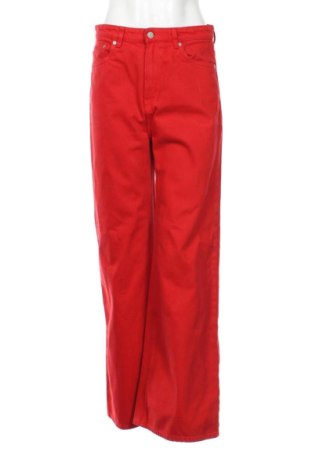 Damskie jeansy Weekday, Rozmiar M, Kolor Czerwony, Cena 83,74 zł, #137396612