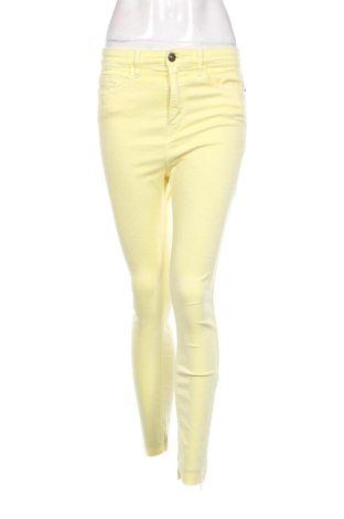 Blugi de femei Stradivarius, Mărime M, Culoare Galben, Preț 94,00 Lei, #137356629