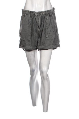 Damen Shorts Pull&Bear, Größe L, Farbe Grau, Preis € 18,46, #137360797