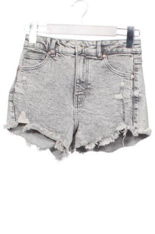 Dámske kraťasy  Bershka, Veľkosť XS, Farba Sivá, Cena  11,00 €, #137363933